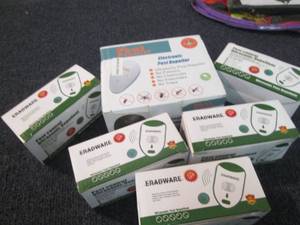 lot 89 image: 11 Plug In Pest Repellents ZZ2...