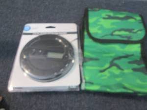 lot 92 image: CD Player, Lunch Bag ZZ2...