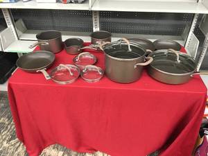 lot 284 image: Circulon 13 PC Cookware Set, Retail $199.99