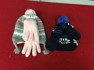 lot 287 image: Carters Boys 2t-4t MittensBeanie & Girls 4-8 GlovesBeanie