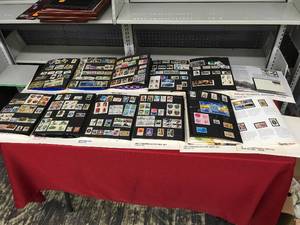 lot 323 image: 1972-1982 Commemorative Souvenir Mint Sets