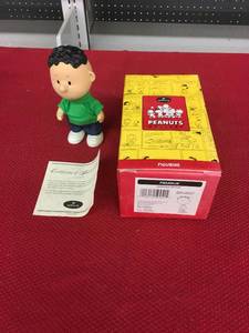 lot 329 image: Hallmark Peanuts Gallery Franklin Figurine W COA