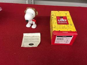 lot 331 image: Hallmark Peanuts Gallery Snoopy Figurine W COA