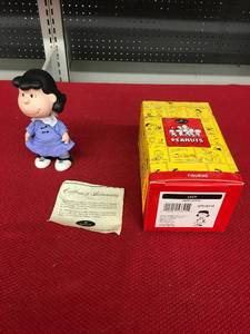 lot 333 image: Hallmark Peanuts Gallery Lucy Figurine WCOA