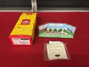 lot 335 image: Hallmark Peanuts Gallery The Winning Team Figurine W COA