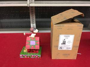lot 339 image: Jim Shore Peanuts The Flying Ace Figurine