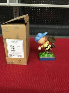 lot 342 image: Jim Shore Peanuts Perfect Pitch Figurine