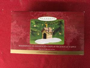 lot 347 image: Keepsake Ornament Woodstock On Doghouse Display Piece