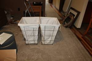 lot 140 image: Lot of (2) Wire Frame Laundry Hampers
