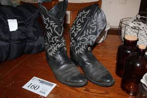 lot 160 image: Ariat Cowboy Boots 13D