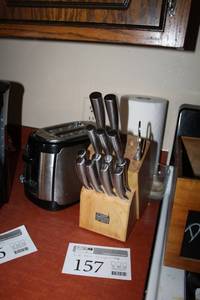 lot 157 image: Chicago Cutlery 14-Piece Knife Set with Wood Knife Block