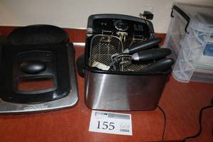 lot 155 image: Farberware Deep Fryer Dual Basket, Accessories