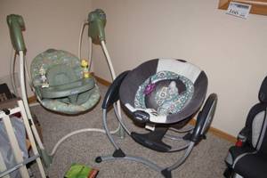 lot 167 image: Lot of (2) Graco Baby Swings