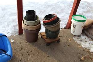 lot 213 image: Garden Pots