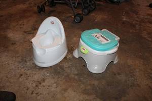 lot 206 image: Lot of (2) Fisher Price, Munchkin Childrens Trainer Toilets