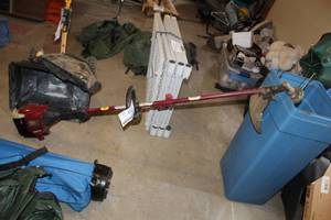 lot 109 image: Poulan Pro Link 31cc Gas String Trimmer 17in. Cut