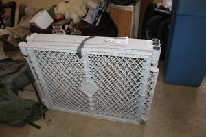 lot 220 image: Baby Play Pen