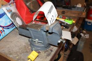 lot 112 image: Performax 5in. Bench Vise