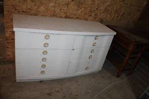 lot 234 image: Wood Dresser 6-Drawer