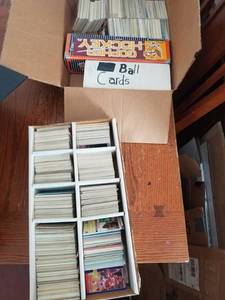 lot 135A image: FootballBaseballHockey Collectors Cards