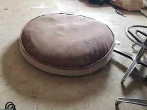 lot 245 image: Kirkland Dog Bed 42in.