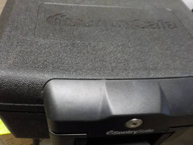 lot 21 image: Sentry Safe - no key...
