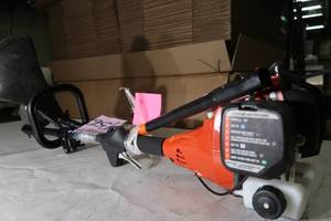 lot T56 image: 2-Cycle 26 CC Curved Shaft Gas Trimmer