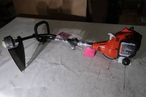 lot T57 image: 2-Cycle 26 CC Curved Shaft Gas Trimmer