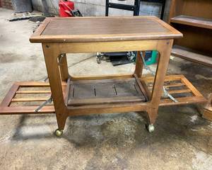 lot 109 image: Rolling Utility Table