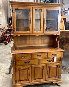 lot 103 image: Vintage Tell City China Cabinet