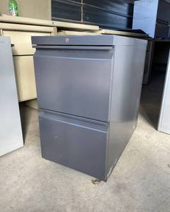 lot 39 image: Rolling File Cabinet