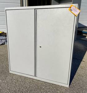 lot 6 image: Office Storage Cabinet