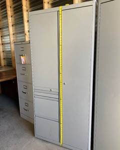 lot 13 image: Storage LockerTower