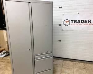 lot 3 image: Storage LockerTower