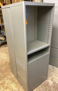 lot 18 image: Storage LockerTower