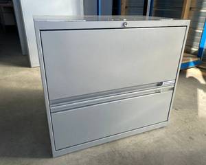 lot 34 image: Cubicle Storage-DrawerShelf