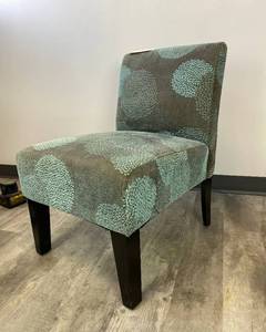 lot 107 image: Accent Chair