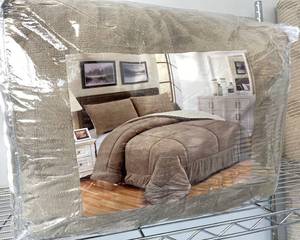 lot 192 image: FullQueen Tan Bedding Set