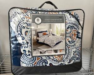 lot 190 image: Queen Comforter Set