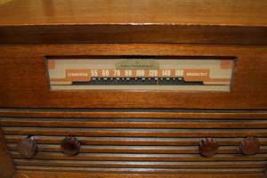 lot 60 image: Philharmonic Radio Corp Radio And Turntable