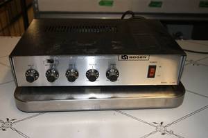 lot 8 image: Bogen C35B Amplifier