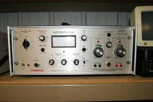 lot 10 image: Electrostim 180-2i Muscle Stimulator