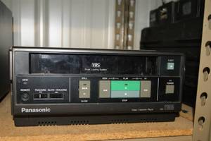 lot 12 image: Panasonic AG-1100 VHS Video Cassette Recorder