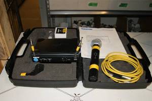 lot 14 image: SHURE SM58 WIRELESS RADIO MICROPHONE