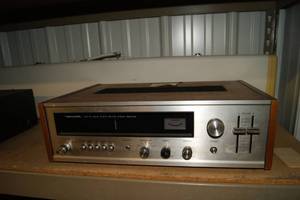 lot 31 image: REALISTIC STA-82 SOLID STATE AMFM STEREO RECEIVER