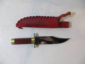 lot 6 image: 13 Knife wSheath