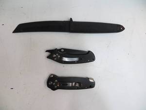 lot 8 image: 3 Black Knives