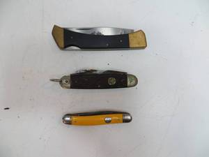 lot 9 image: 3 Folding Pocket Knives