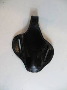 lot 15 image: Black Leather Bianchi Gun Holster
