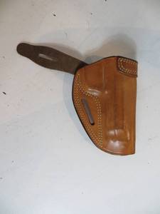 lot 16 image: Bianchi Leather Gun Holster